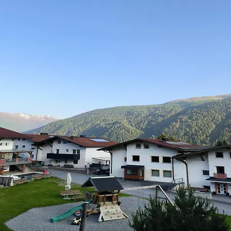 In With Mountain Views شقة