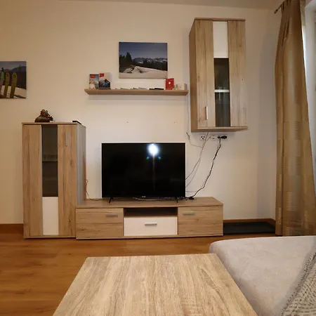 In With Mountain Views شقة